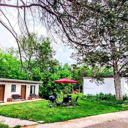 Salmon River Motel Shannonville Buitenkant foto